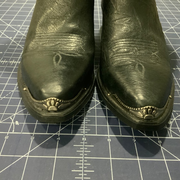 Men’s cowboy boots by Sage